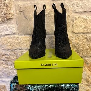 Practically New Gianni Bini fancy and fun black booties!